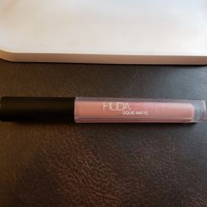 Huda Beauty Liquid Matte Lipstick